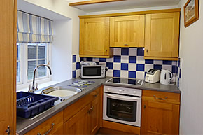 Barnsdale Cottage - kitchen