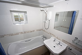 Barn End Cottage - bathroom