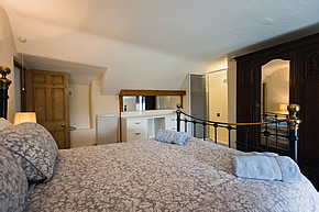 Barton Cottage - double bedroom