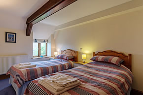 Rose Cottage - twin bedroom